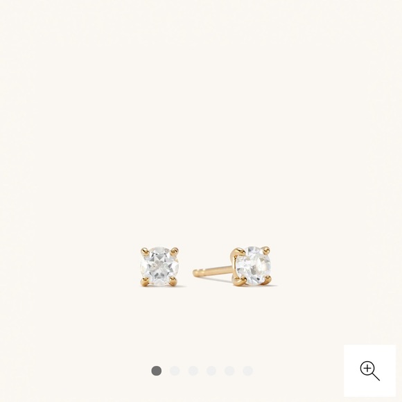 Mejuri Round Topaz Studs - Picture 2 of 12